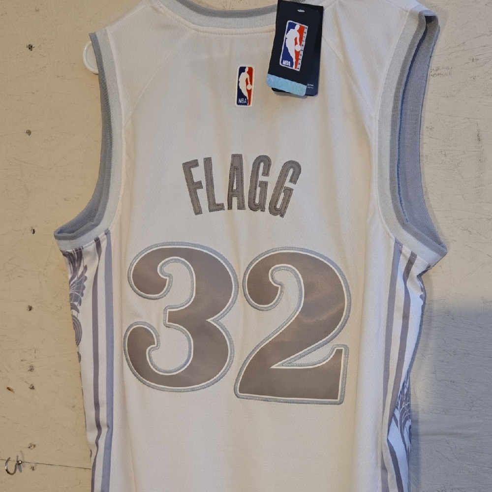 Men's White and Gray Basketball Jersey